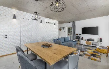 Modern Villa Retreat with Private Grounds in Svetvinčenat