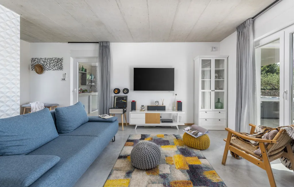 Modern Villa Retreat with Private Grounds in Svetvinčenat