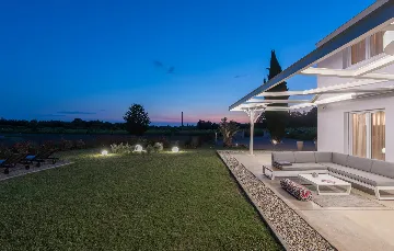 Modern Villa Retreat with Private Grounds in Svetvinčenat