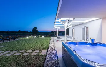 Modern Villa Retreat with Private Grounds in Svetvinčenat