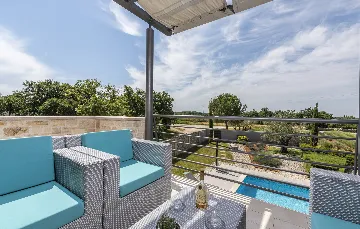 Family Villa with Pool and Sports, Svetvinčenat