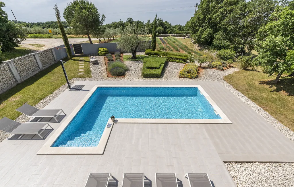 Family Villa with Pool and Sports, Svetvinčenat