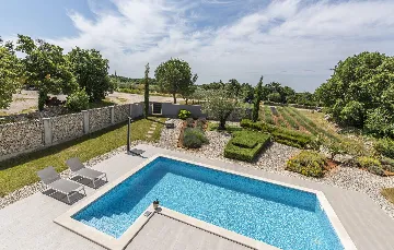 Family Villa with Pool and Sports, Svetvinčenat