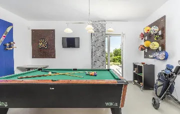 Family Villa with Pool and Sports, Svetvinčenat