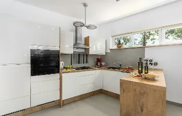 Family Villa with Pool and Sports, Svetvinčenat