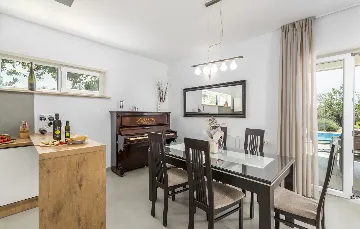 Family Villa with Pool and Sports, Svetvinčenat