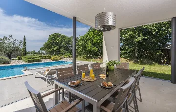 Family Villa with Pool and Sports, Svetvinčenat