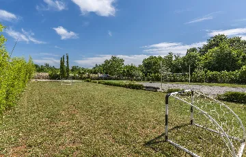 Family Villa with Pool and Sports, Svetvinčenat