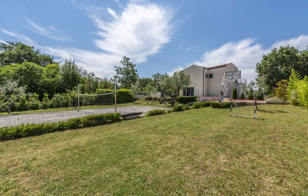 Family Villa with Pool and Sports, Svetvinčenat
