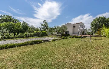 Family Villa with Pool and Sports, Svetvinčenat