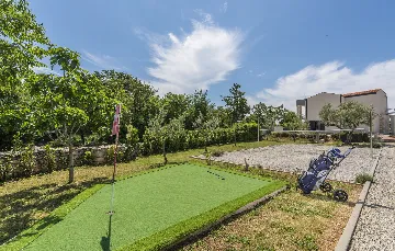 Family Villa with Pool and Sports, Svetvinčenat