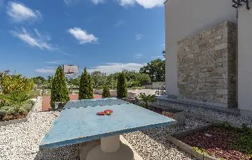 Family Villa with Pool and Sports, Svetvinčenat