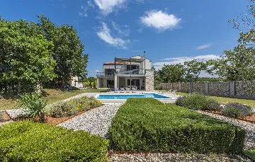 Family Villa with Pool and Sports, Svetvinčenat