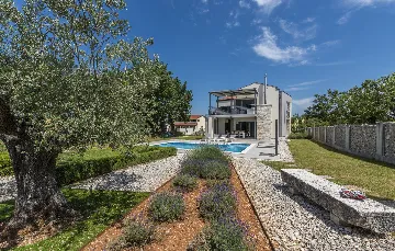 Family Villa with Pool and Sports, Svetvinčenat