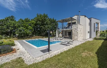 Family Villa with Pool and Sports, Svetvinčenat