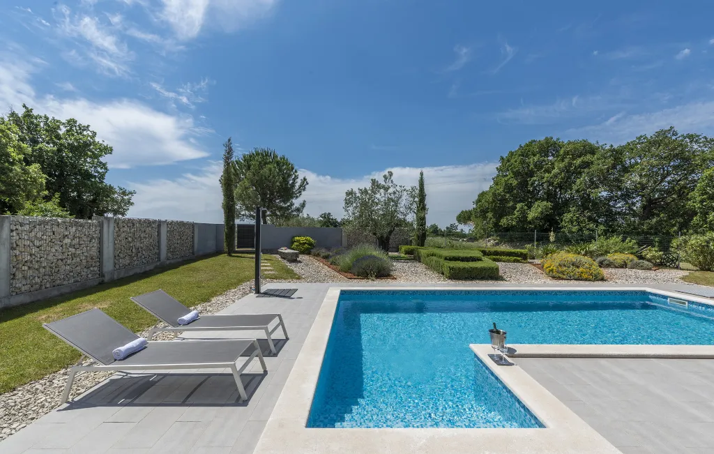Family Villa with Pool and Sports, Svetvinčenat