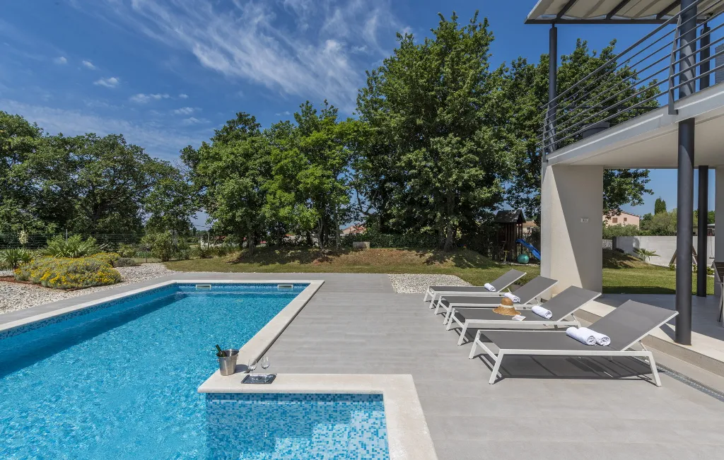 Family Villa with Pool and Sports, Svetvinčenat