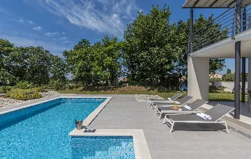 Family Villa with Pool and Sports, Svetvinčenat