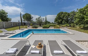 Family Villa with Pool and Sports, Svetvinčenat