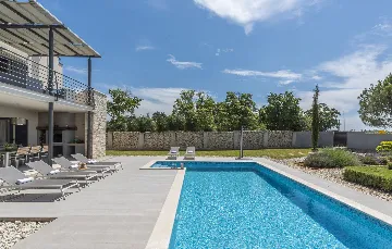 Family Villa with Pool and Sports, Svetvinčenat