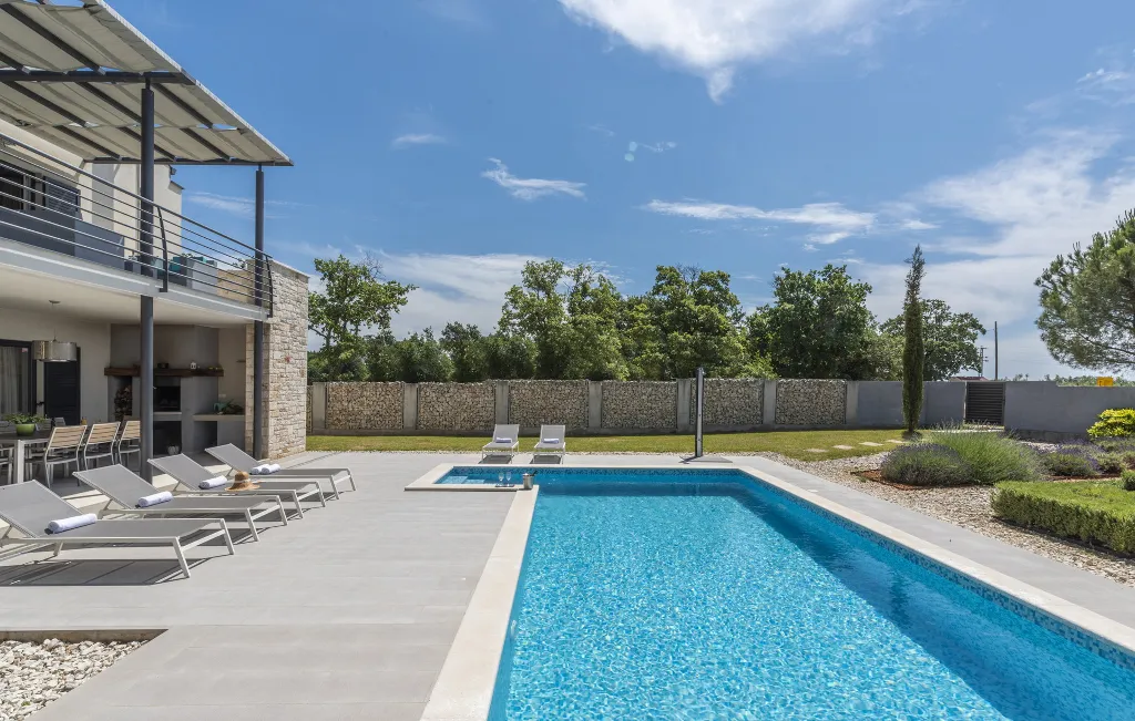 Family Villa with Pool and Sports, Svetvinčenat