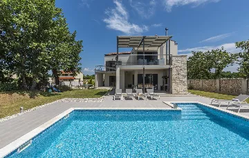 Family Villa with Pool and Sports, Svetvinčenat