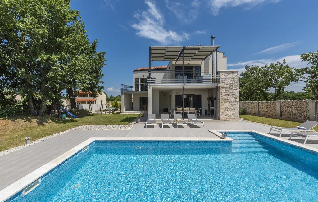 Family Villa with Pool and Sports, Svetvinčenat