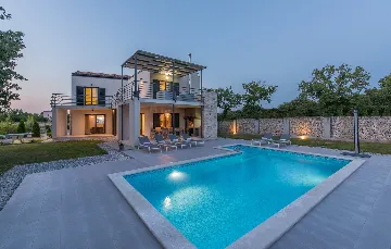 Family Villa with Pool and Sports, Svetvinčenat