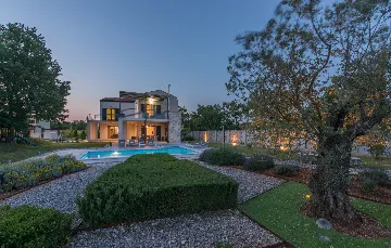 Family Villa with Pool and Sports, Svetvinčenat