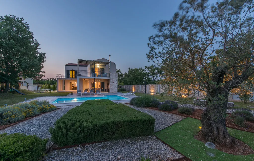 Family Villa with Pool and Sports, Svetvinčenat