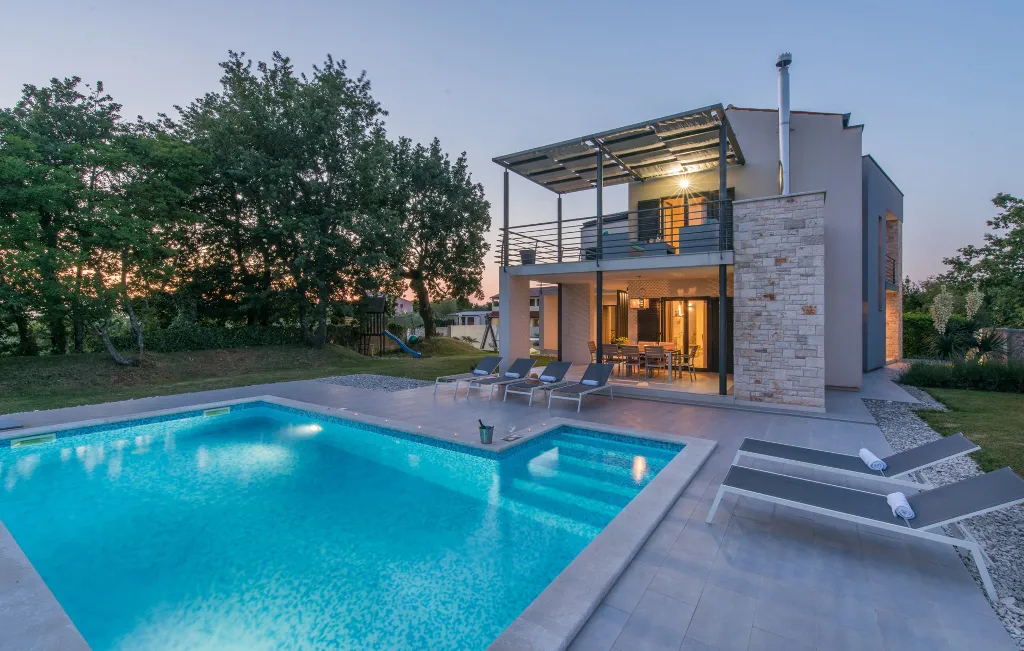 Family Villa with Pool and Sports, Svetvinčenat