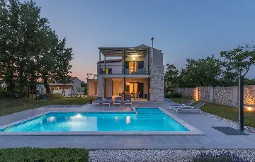 Family Villa with Pool and Sports, Svetvinčenat