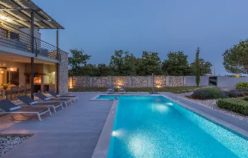 Family Villa with Pool and Sports, Svetvinčenat