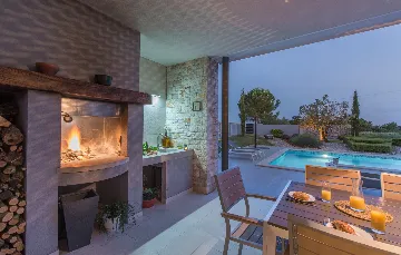 Family Villa with Pool and Sports, Svetvinčenat