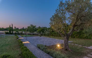 Family Villa with Pool and Sports, Svetvinčenat