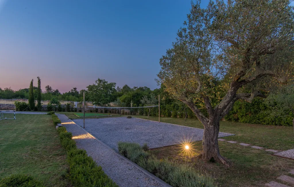 Family Villa with Pool and Sports, Svetvinčenat