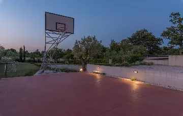 Family Villa with Pool and Sports, Svetvinčenat