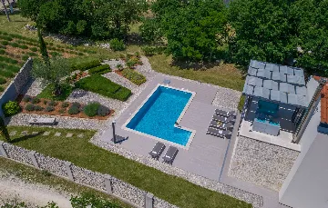 Family Villa with Pool and Sports, Svetvinčenat