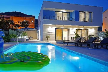 Contemporary 5-Bedroom Villa with Heated Pool, Seget Donji