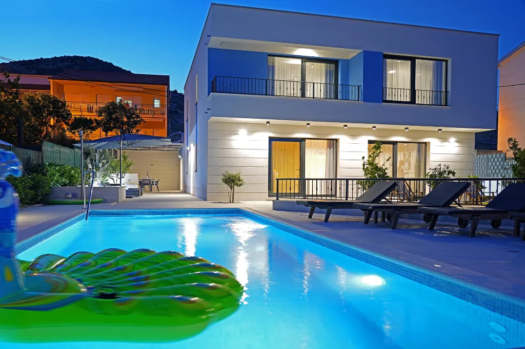 Contemporary 5-Bedroom Villa with Heated Pool, Seget Donji