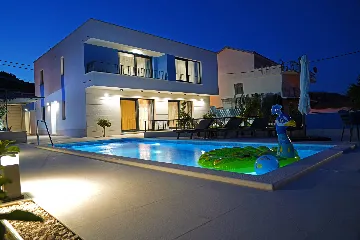 Contemporary 5-Bedroom Villa with Heated Pool, Seget Donji