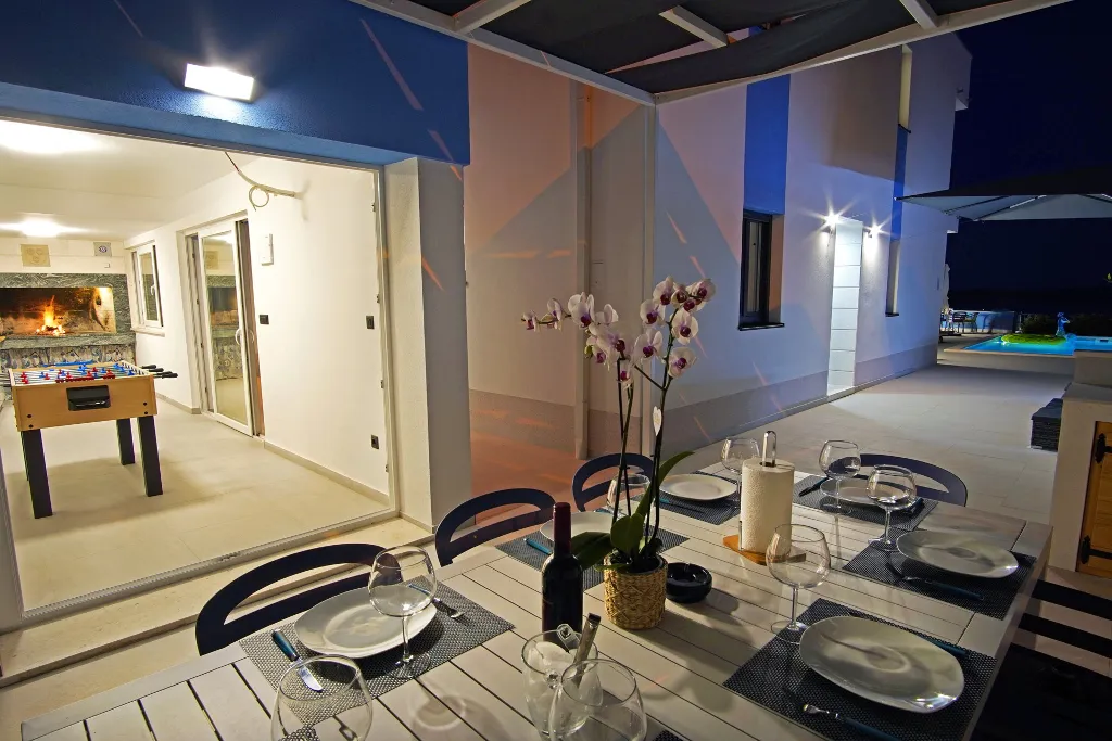 Contemporary 5-Bedroom Villa with Heated Pool, Seget Donji