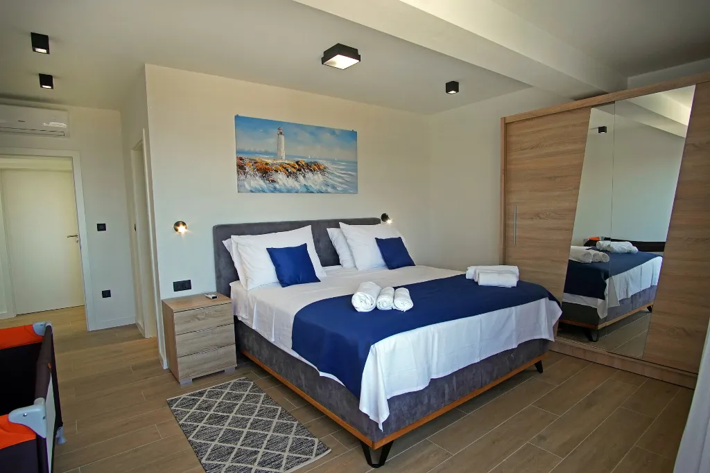 Contemporary 5-Bedroom Villa with Heated Pool, Seget Donji
