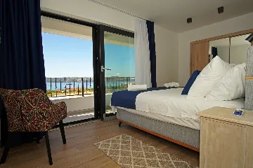 Contemporary 5-Bedroom Villa with Heated Pool, Seget Donji