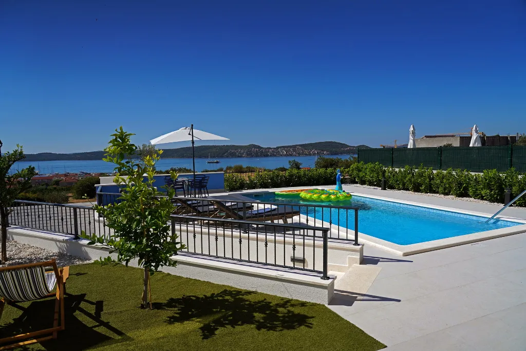 Contemporary 5-Bedroom Villa with Heated Pool, Seget Donji