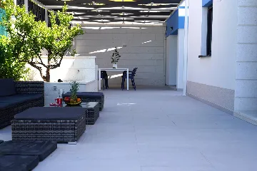 Contemporary 5-Bedroom Villa with Heated Pool, Seget Donji