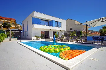 Contemporary 5-Bedroom Villa with Heated Pool, Seget Donji