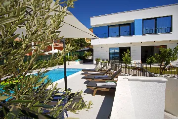 Contemporary 5-Bedroom Villa with Heated Pool, Seget Donji