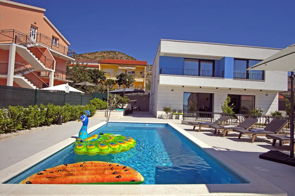 Contemporary 5-Bedroom Villa with Heated Pool, Seget Donji