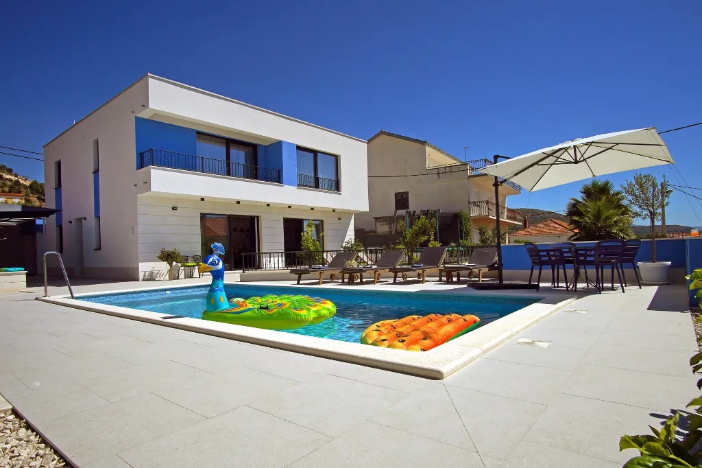 Contemporary 5-Bedroom Villa with Heated Pool, Seget Donji